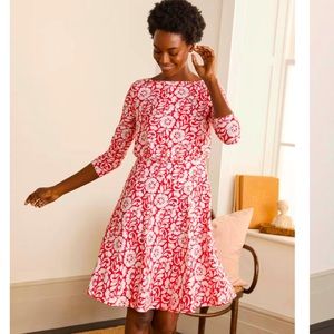 BNWT Boden Nellie Jersey dress in cherry red, hibiscus floral in size 16/18 L.